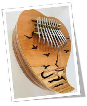 Kalimba marquetterie 10 lames en bois bio motifs coeur bâteau