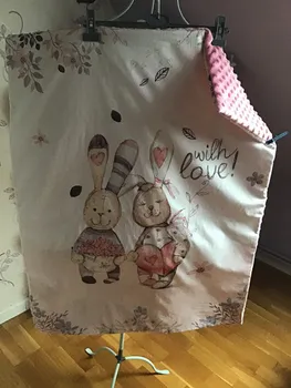 Couverture pour bébé fait à la main thème lapins couleur rose