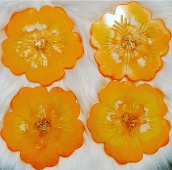 Dessous de verre et dessous de bougie faits main en forme de fleurs orange