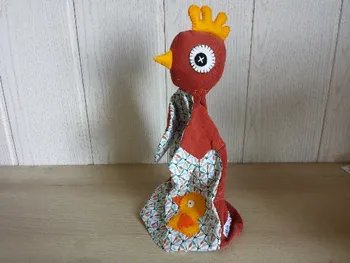 Marionnette poule rousse en tissu pour jouer 30 cm