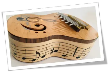 Ukulélé marqueterie 10 lames en bois bio motifs musique 