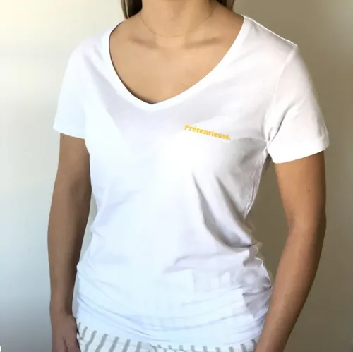 Tee shirt brodé "Prétentieuse" en coton BIO col V blanc made in France