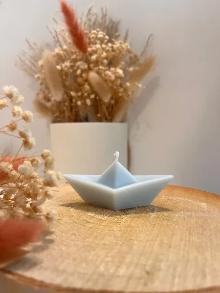 Bougie vegan en forme de bateau parfumée aux Fleurs de coton